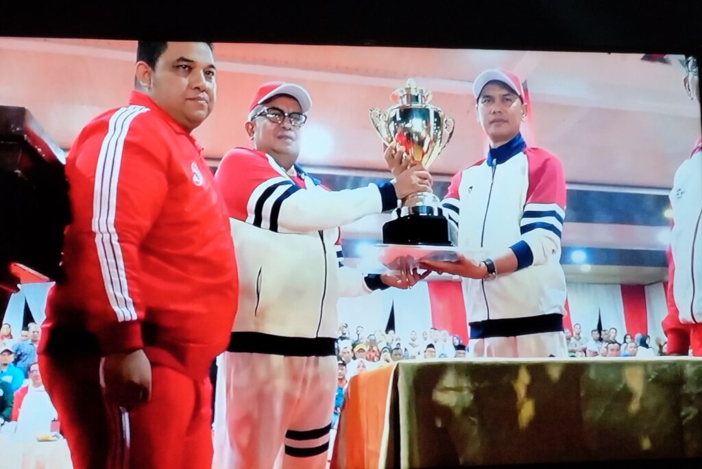 Pj Gubernur Aceh, Bustami Hamzah, resmi membuka Pekan Olahraga Pelajar Daerah Aceh (POPDA) ke-XVII di Lapangan Pemkab Aceh Timur, Idi Rayeuk, Sabtu (6/7/2024) malam.