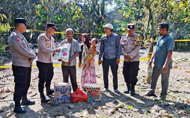 Kepedulian Kapolsek Pantee Bidari Kepada Warga Korban Kebakaran