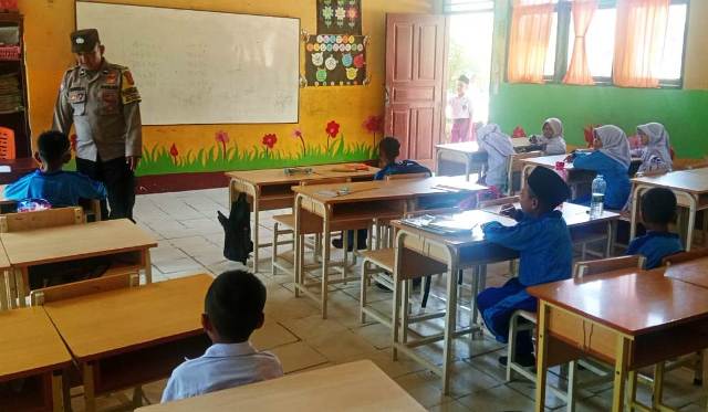 Polisi Sahabat Anak, Bhabinkamtibmas Polsek Pantee Bidari Tanamkan Disiplin Sejak Usia Dini