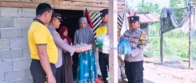 Kapolsek Peureulak Tebar Kebaikan, Melalui Jumat Berkah