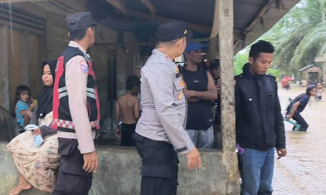Ini Yang Dilakukan Kapolsek Banda Alam Terhadap Wilayah Terdampak Banjir