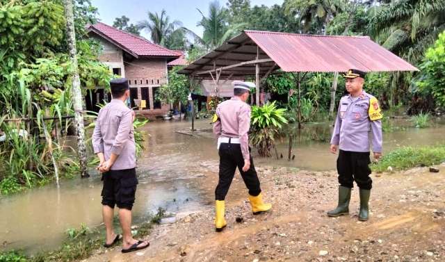 Polres Aceh Timur Monitoring Wilayah Banjir di Madat