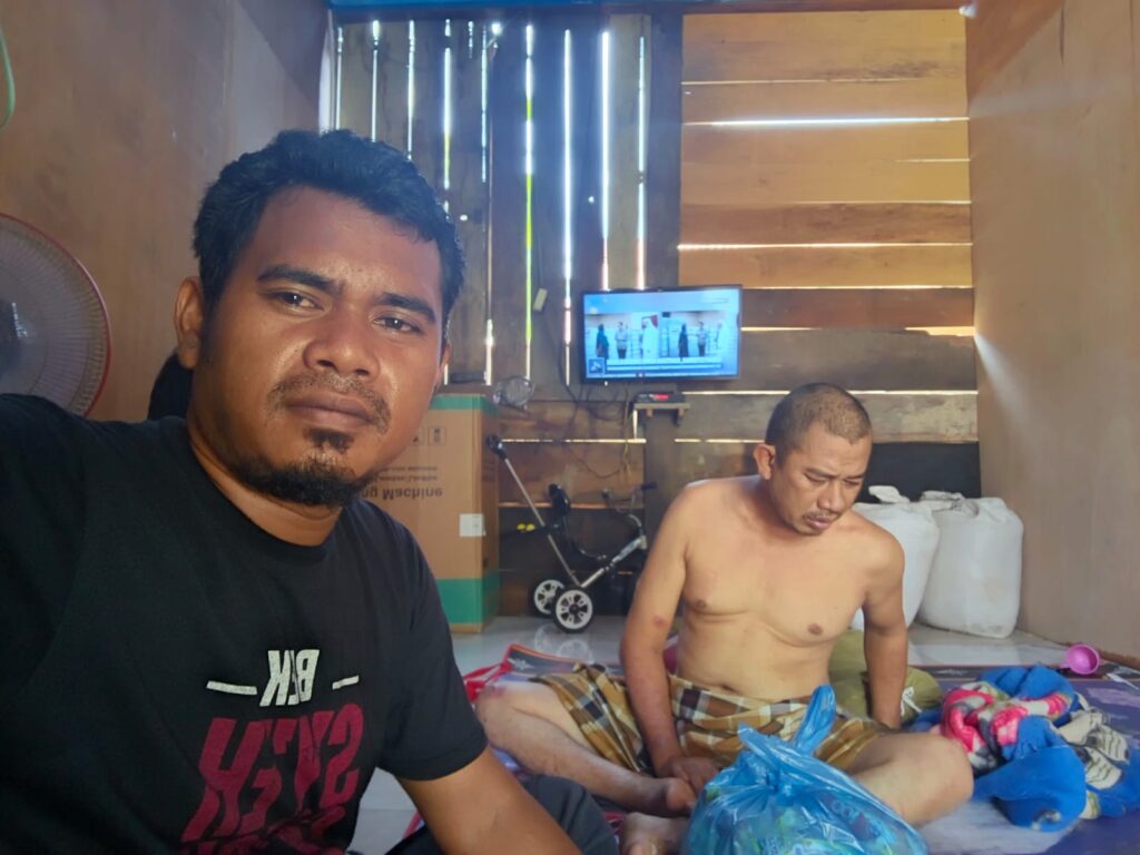 Haru Biru Kunjungan Rekan Pers, Hasbi Terbaring Stroke Saat Istri Berjuang Melahirkan