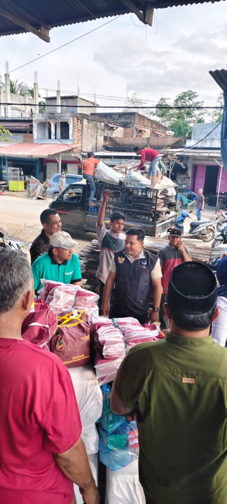 Aksi Kemanusiaan NasDem Johar Fahlani Sambangi Korban Kebakaran Penaron dan Pengungsi Banjir Serbajadi
