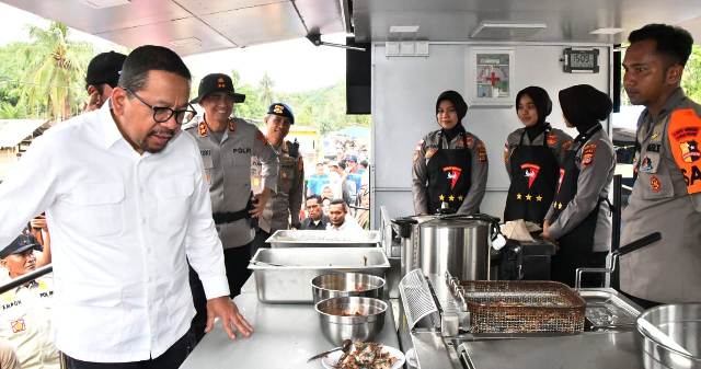 Kepala Staf Kepresidenan Tinjau Dapur Lapangan dan Layanan Kesehatan Polres Aceh Timur di Serbajadi