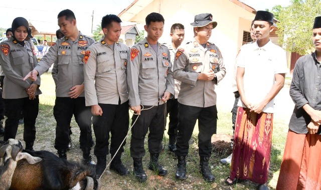 Dianmas Mahasiswa STIK Lemdiklat Polri Angkatan 83 WPS Sindikat II Serahkan Hewan Ternak ke Dayah Wadil ’Ulum Diniyah Islamiyah, Aceh Timur