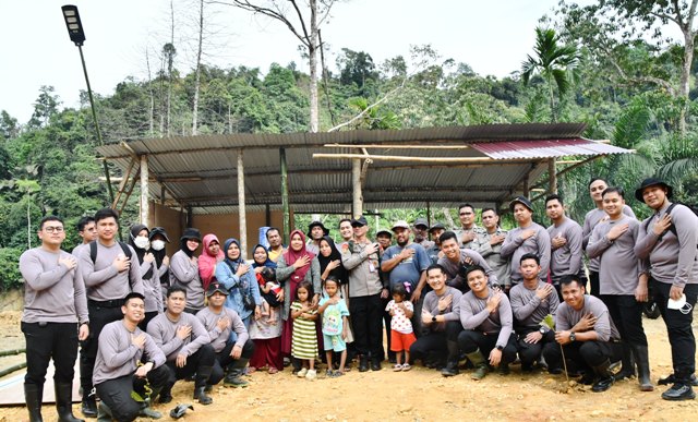 Pengabdian Nyata Mahasiswa STIK Angkatan 83 WPS Melalui Reboisasi, Bansos dan Bangun Pondok Sementara Bagi Warga Peunaron, Aceh Timur