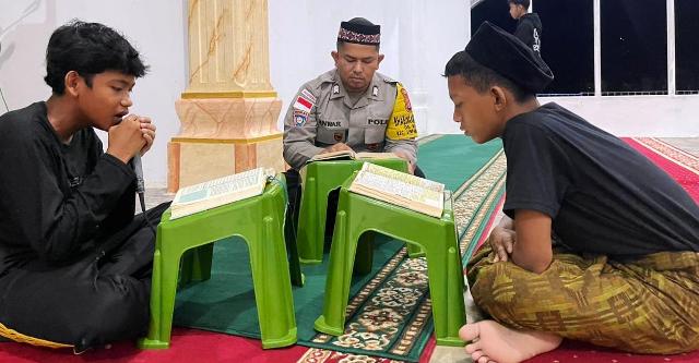 Bhabinkamtibmas Polsek Simpang Jernih Isi Malam Ramadhan dengan Tadarus Bersama Warga