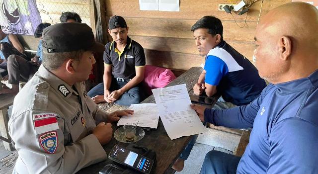 Edukasi Warga, Bhabinkamtibmas Polsek Simpang Jernih Sampaikan Aturan Pengangkutan Kayu