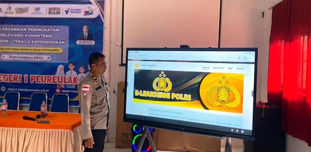 Mendorong Transformasi Digital, Satbinmas Polres Aceh Timur Sosialisasi E-Learning di SMK Negeri 1 Peureulak