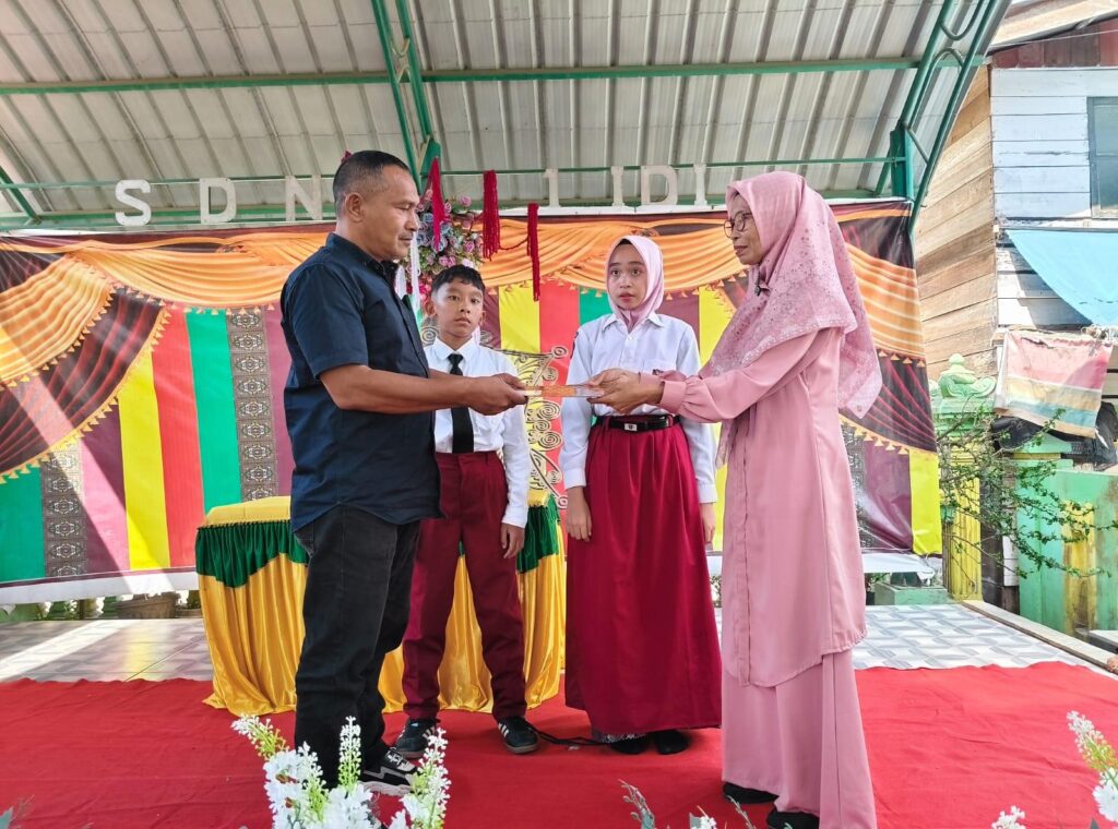 SDN Idi 1 Lepas 98 Siswa Kelas VI Tanpa Bebani Wali Murid