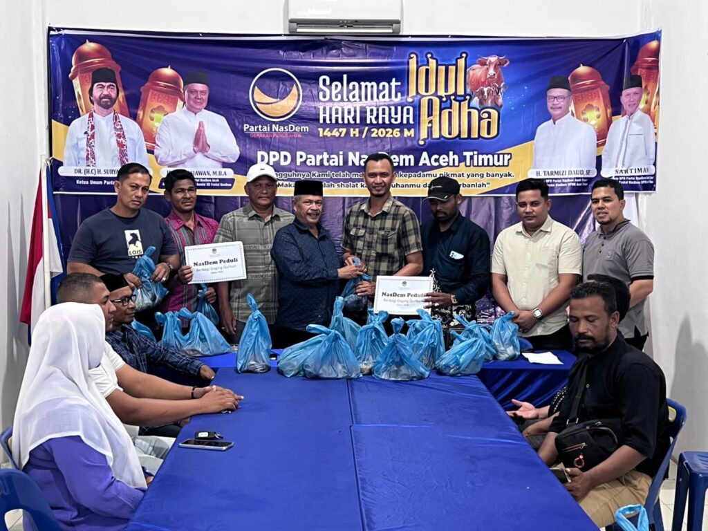 Momen Bahagia, DPD NasDem dan Masyarakat Aceh Timur Terima Sapi Kurban dari DPR RI Irsan Sosiawan