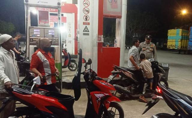 Jaga Distribusi BBM Tetap Aman, Personel Polsek Julok Intensifkan Patroli SPBU
