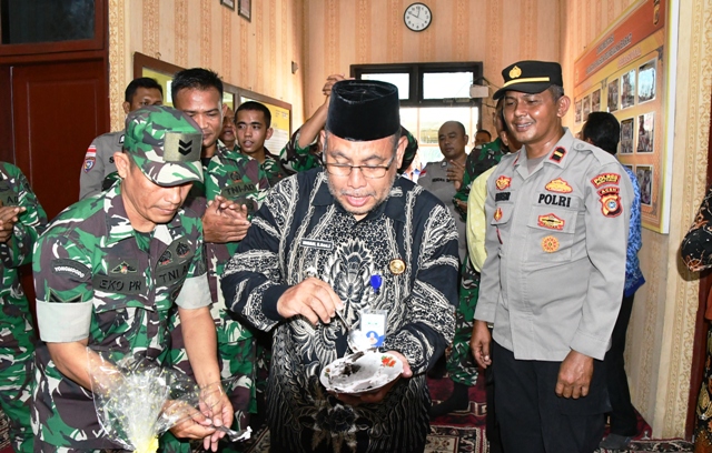 Perkuat Sinergitas, HUT Bhayangkara Ke – 80 Polsek Peureulak Barat Dapat Surprise dari Muspika Plus