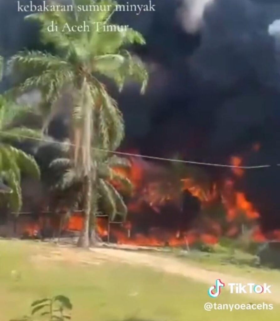 Sumur Minyak Tradisional di Aceh Timur Kembali Terbakar