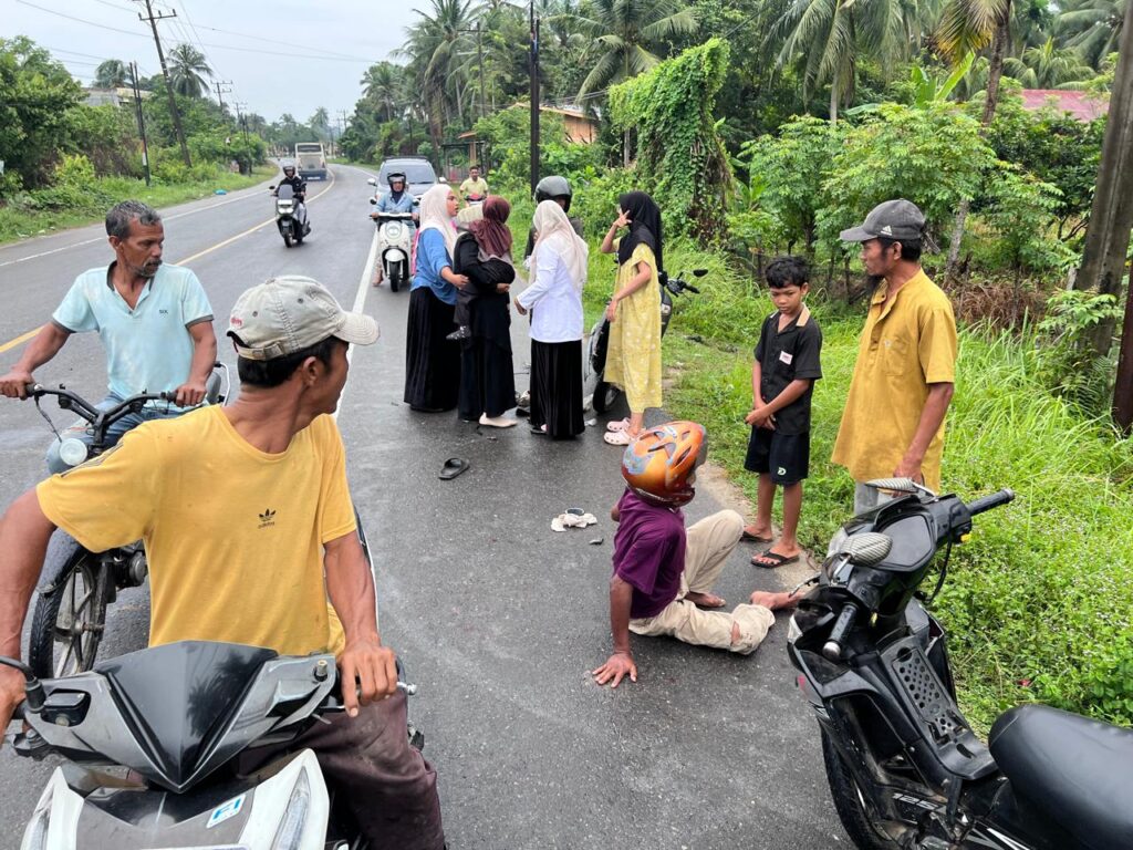 Kesetiaan Suami dan Ayah Antar Istri dan Anak Mengajar ke Sekolah Hingga Berujung Kecelakaan