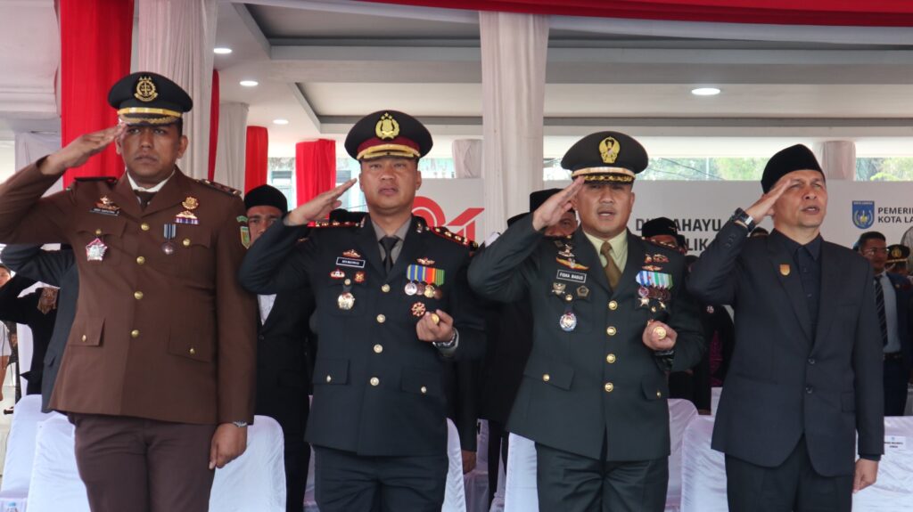 “Penuh Khidmat dan Nasionalisme, Dandim 0104/Aceh Timur Ikuti Prosesi Penurunan Bendera Merah Putih HUT Kemerdekaan RI Ke-81 di Langsa”