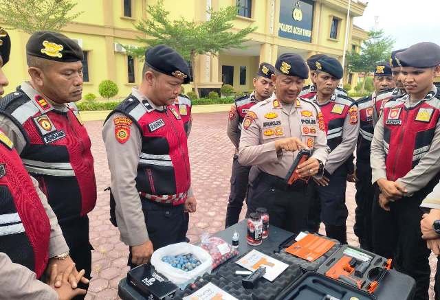 Satsamapta Polres Aceh Timur Perkenalkan Byrna SD sebagai Senjata Beladiri