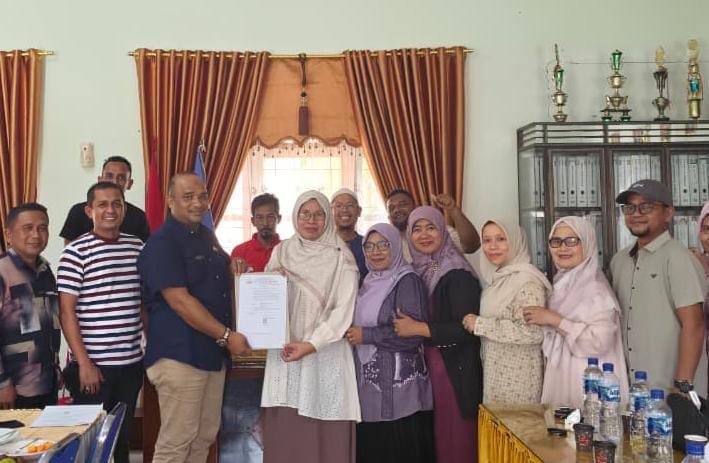 Kacabdin Aceh Timur Tunjuk Sdri. Henny Mahera Siregar Sebagai Plh Kepala SMAN 1 Simpang Ulim.